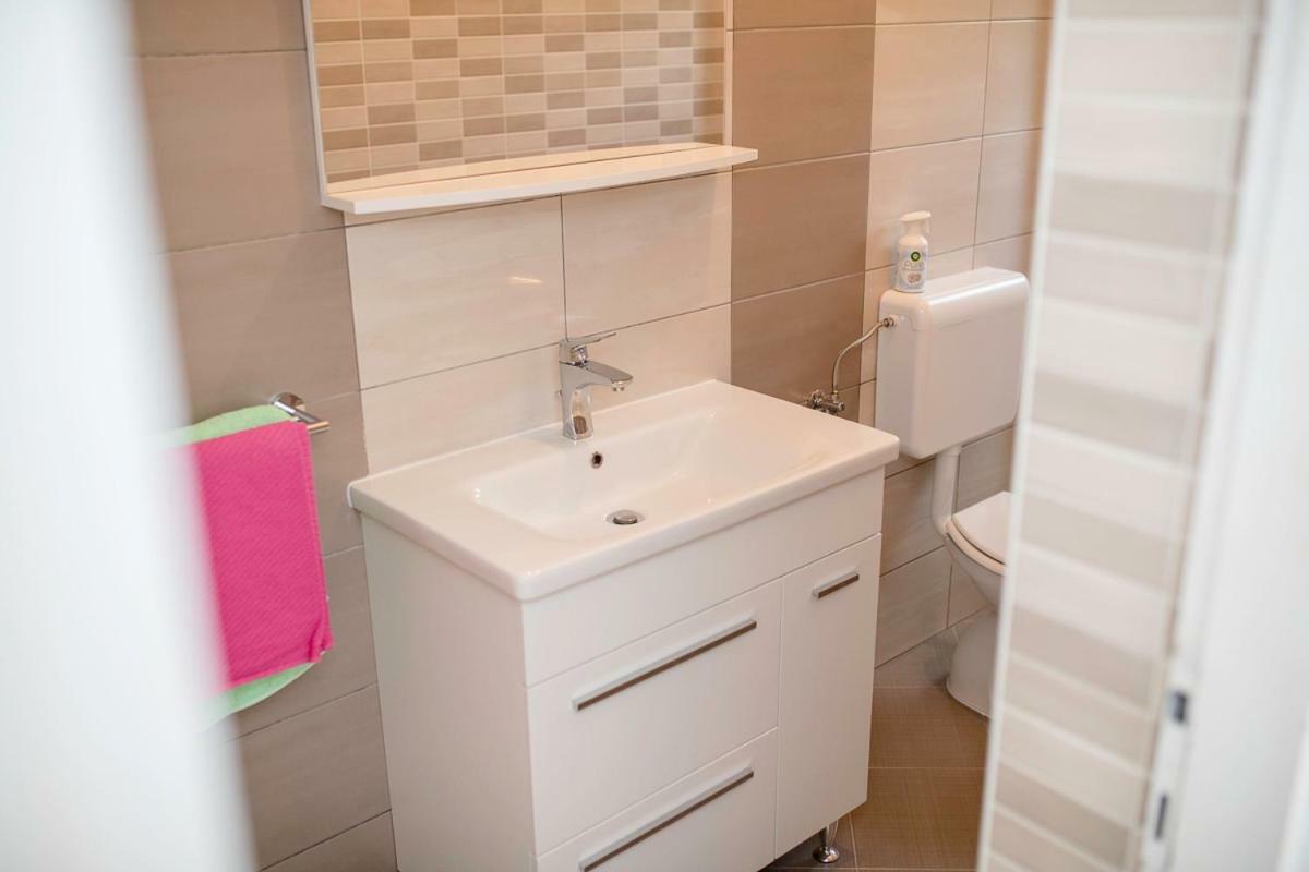 Apartman Jasmina Banjol Екстер'єр фото