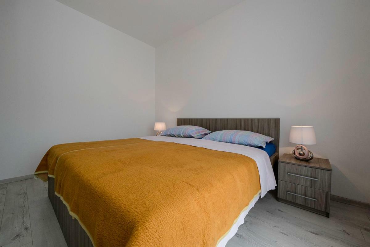 Apartman Jasmina Banjol Екстер'єр фото