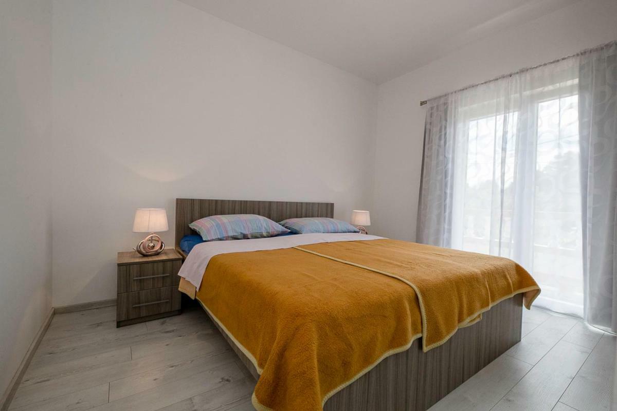 Apartman Jasmina Banjol Екстер'єр фото