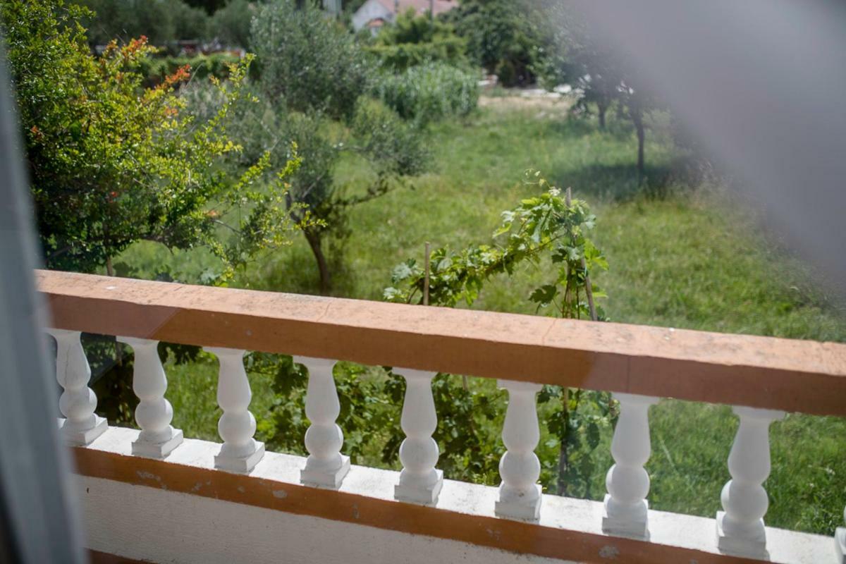 Apartman Jasmina Banjol Екстер'єр фото